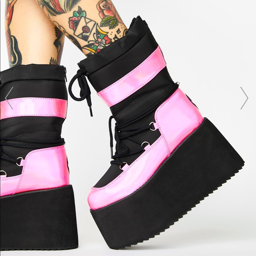 Y.R.U PINK HOLOGRAPHIC QRONIC WINTER BOOTS